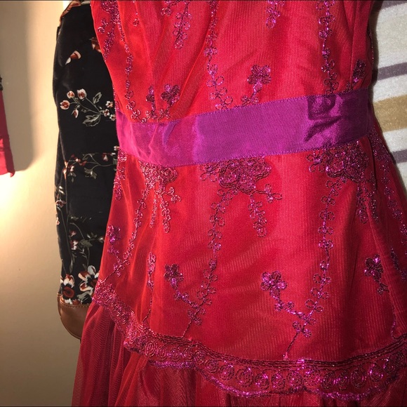 This is a gown,it’s Red with purple detailing. - Picture 1 of 4